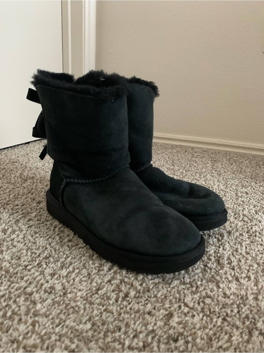 UGG Black Women's Shearling-Lined Suede Winter Boots size 8